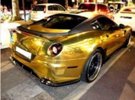 Massivgoldener Ferrari